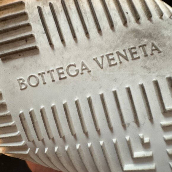 Bottega Veneta Men’s Rubber Sneakers with Sock Lining – Size 10 – Beige/Grey - Picture 2 of 2